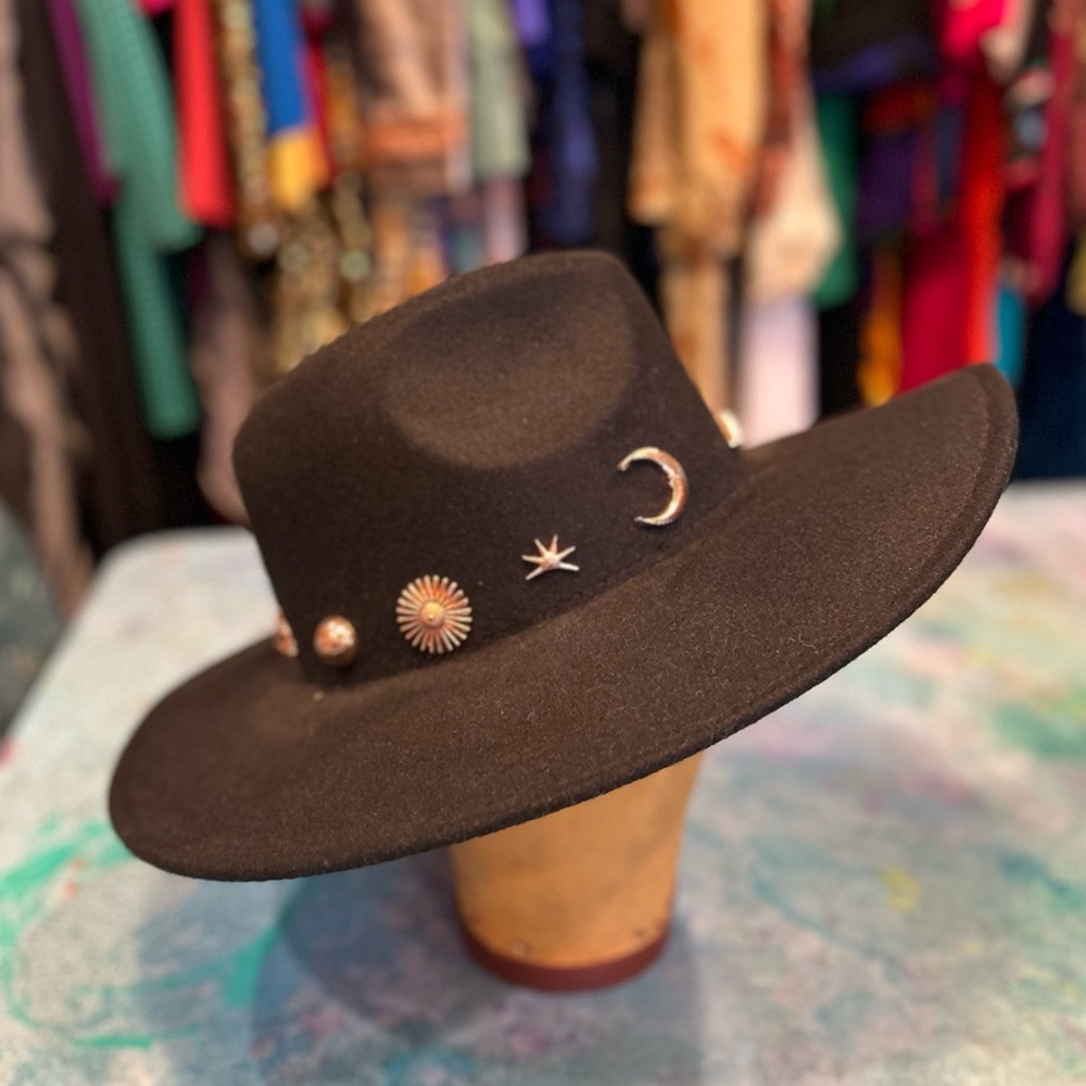 Round Rimmed 🌟🌙 Boho Hat